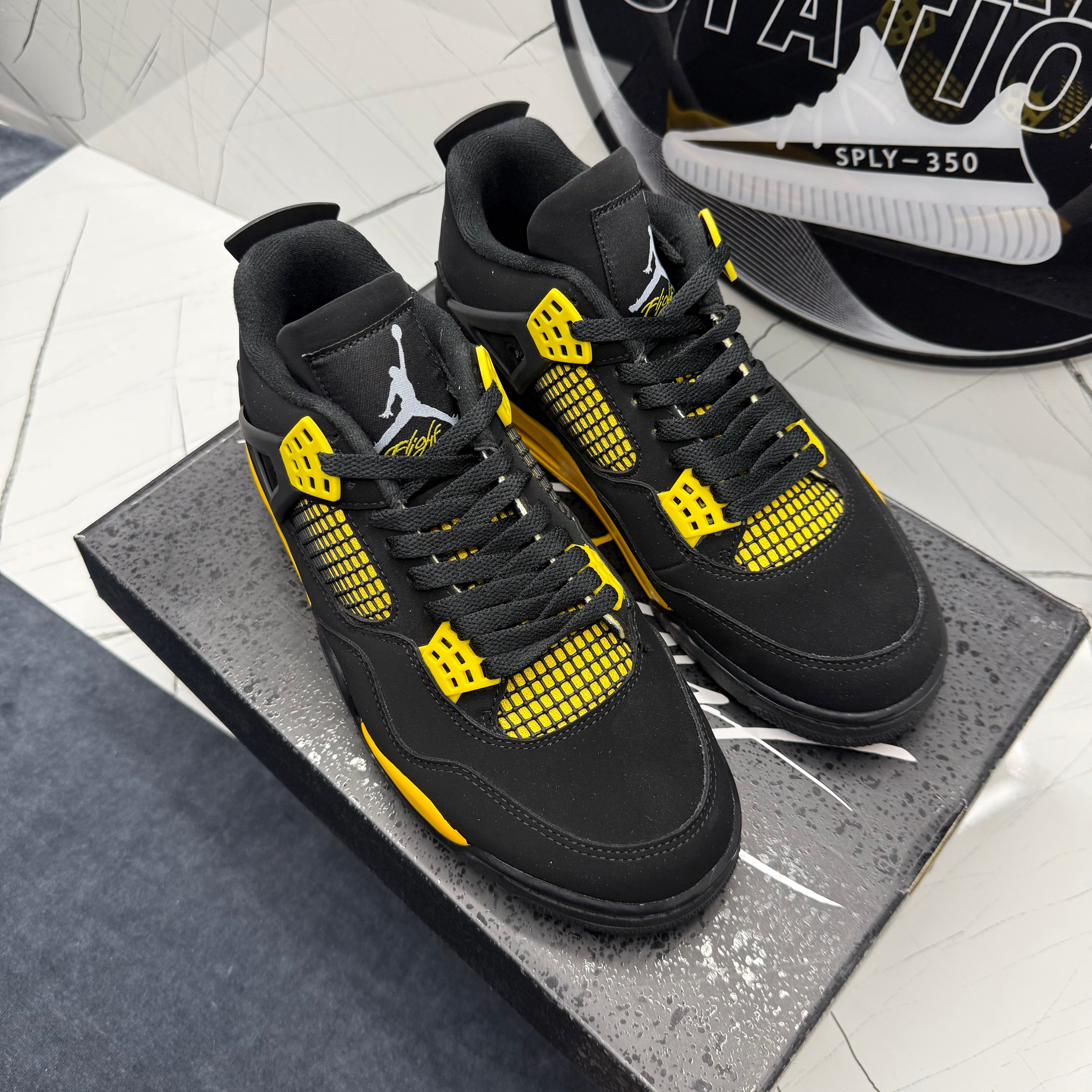 Jordan 4 Thunder 2023
