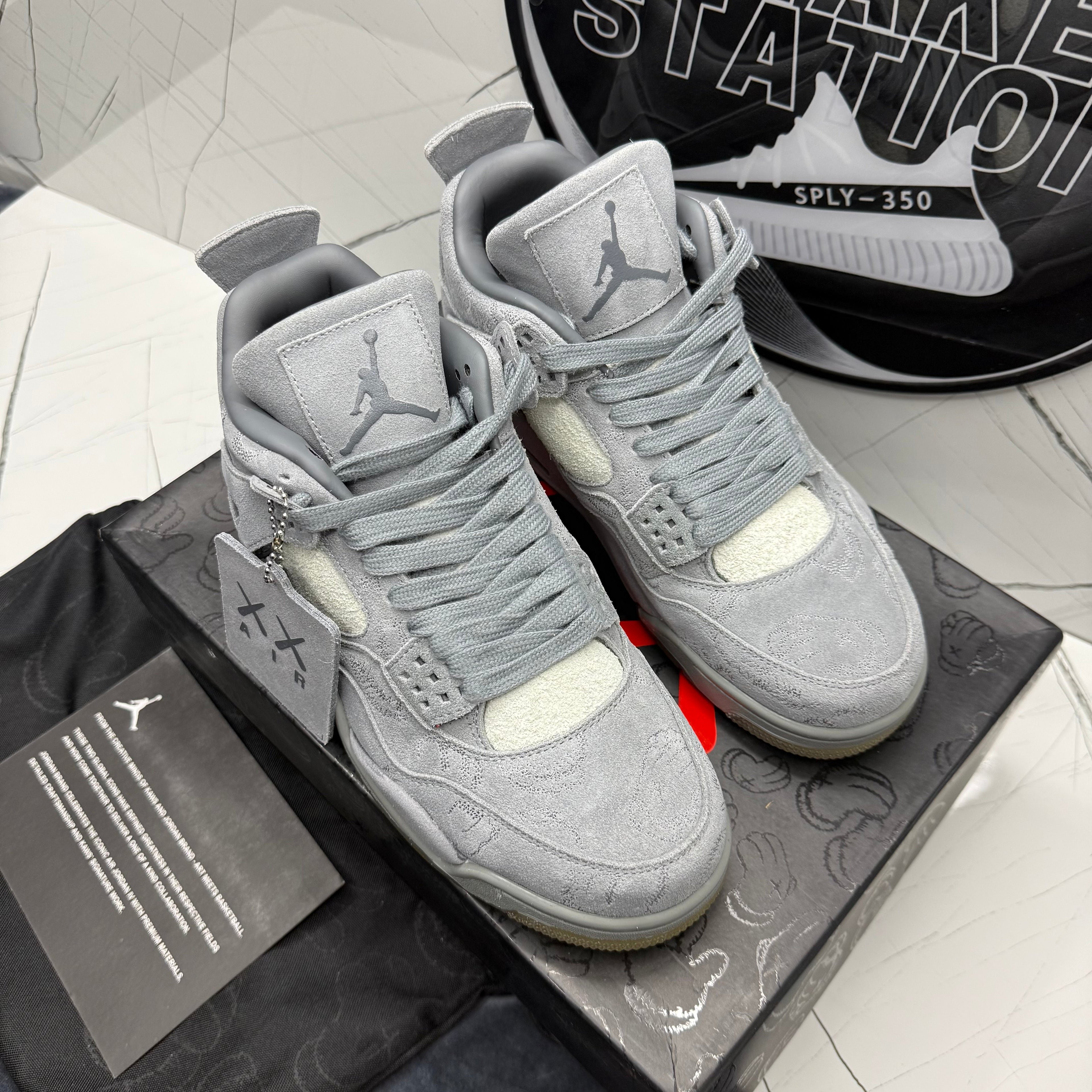 Jordan 4 Kaws