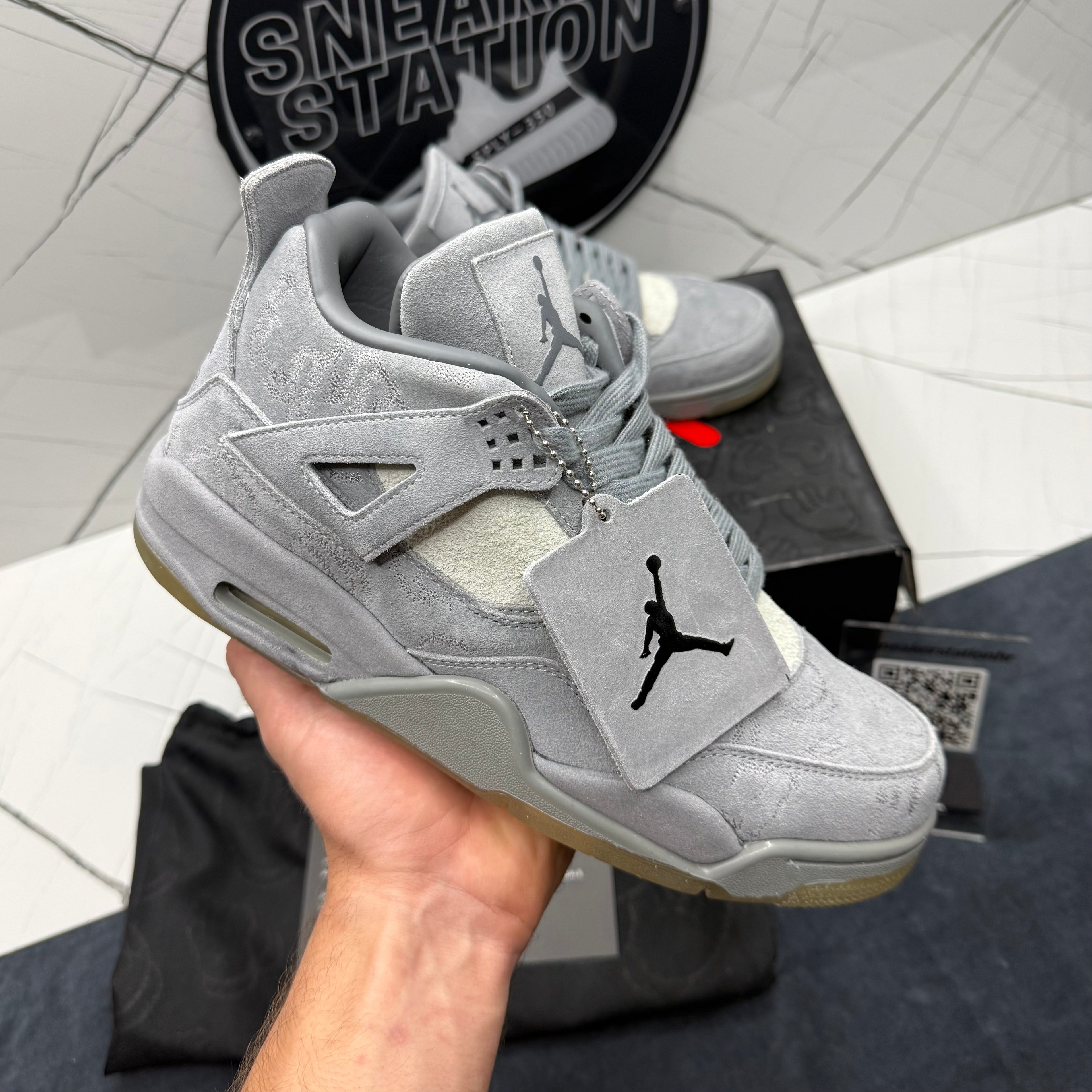 Jordan 4 Kaws