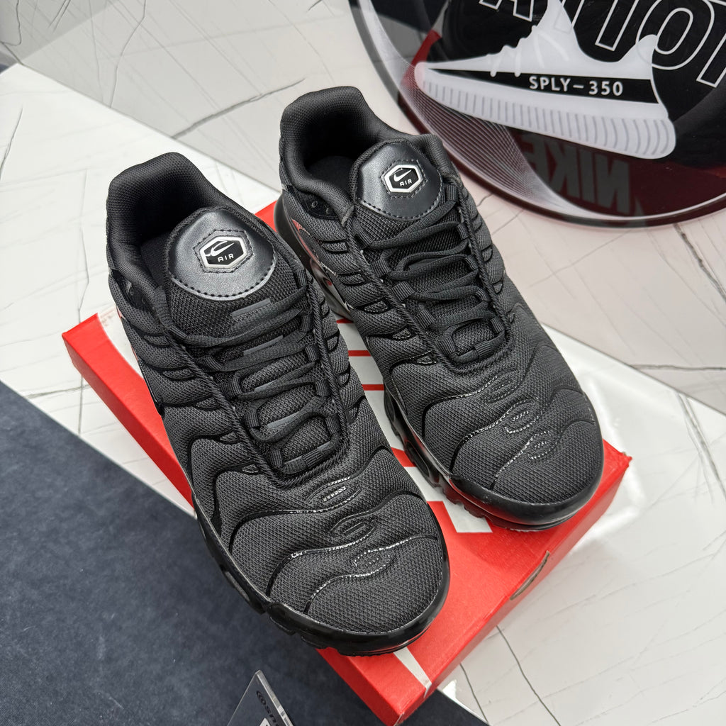 Nike TN Triple Black