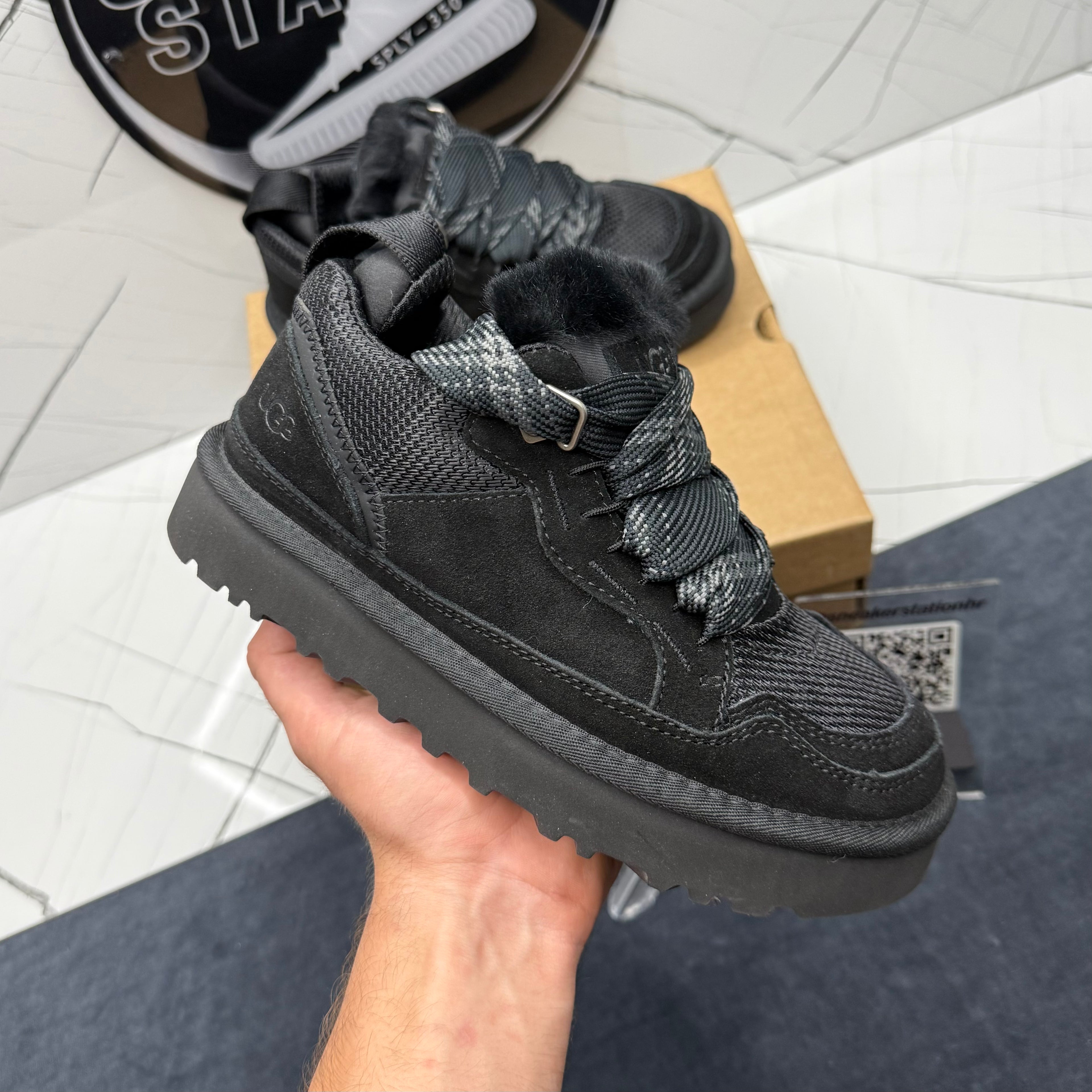 UGG Lowmel Black