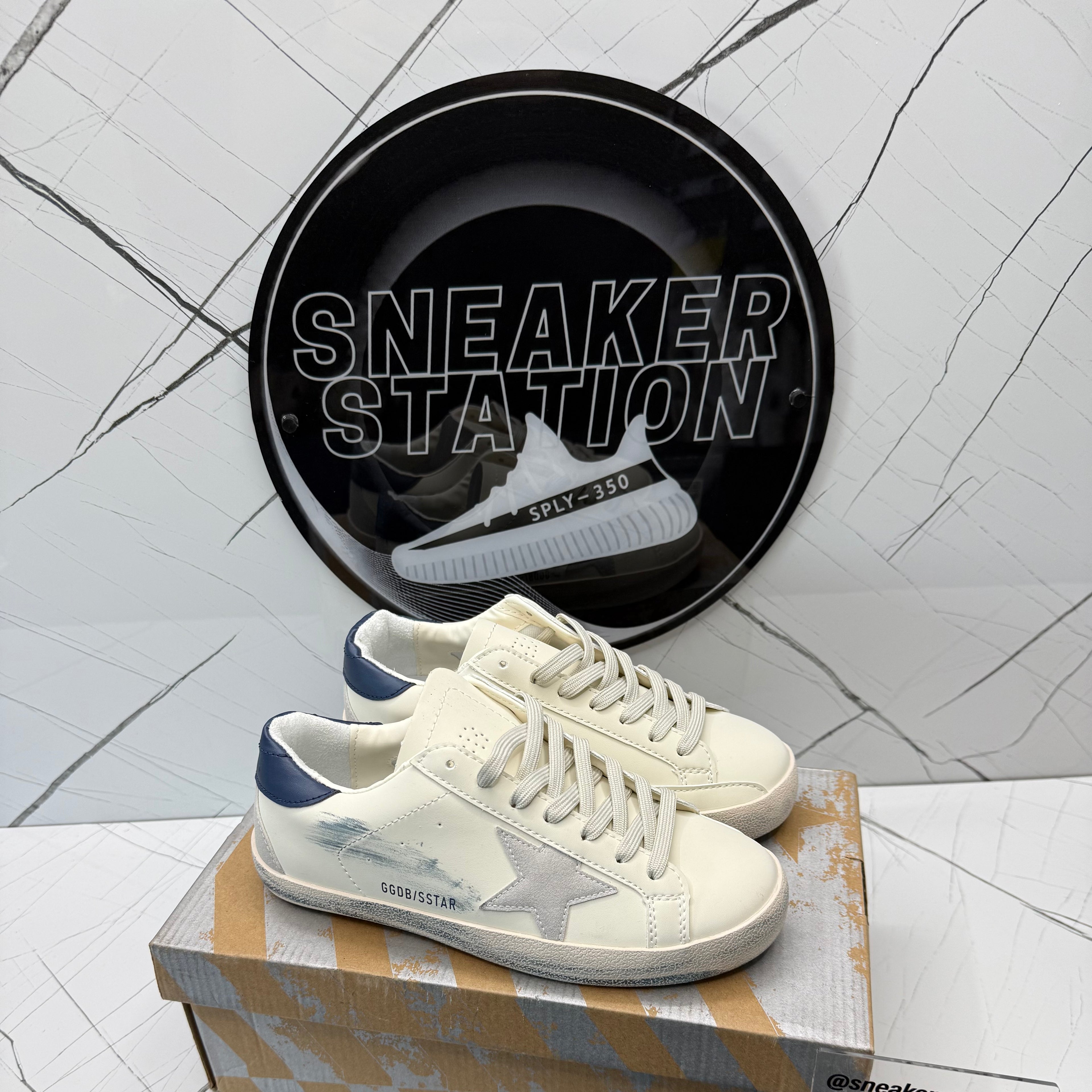 Golden Goose Super-Star Distressed Star