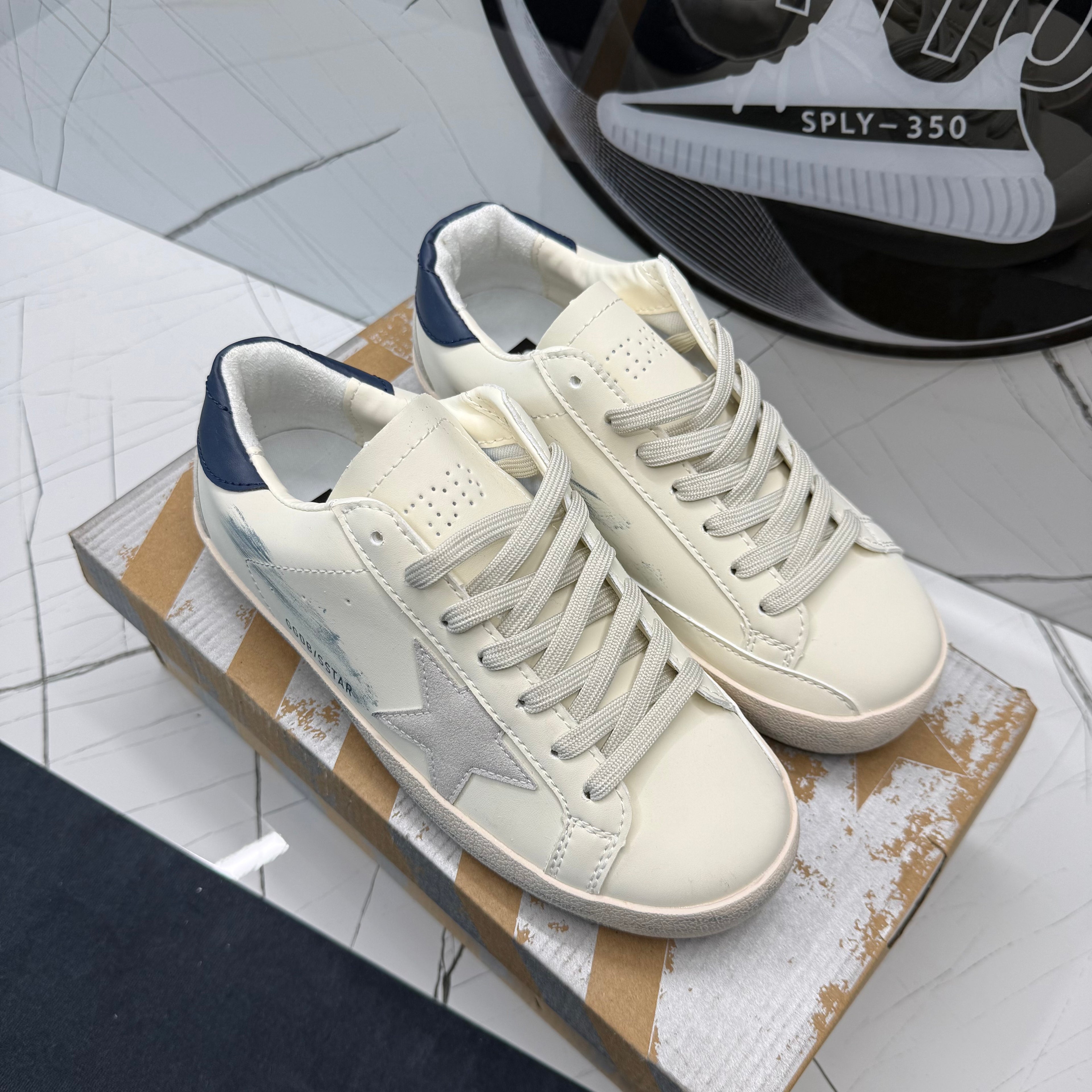 Golden Goose Super-Star Distressed Star