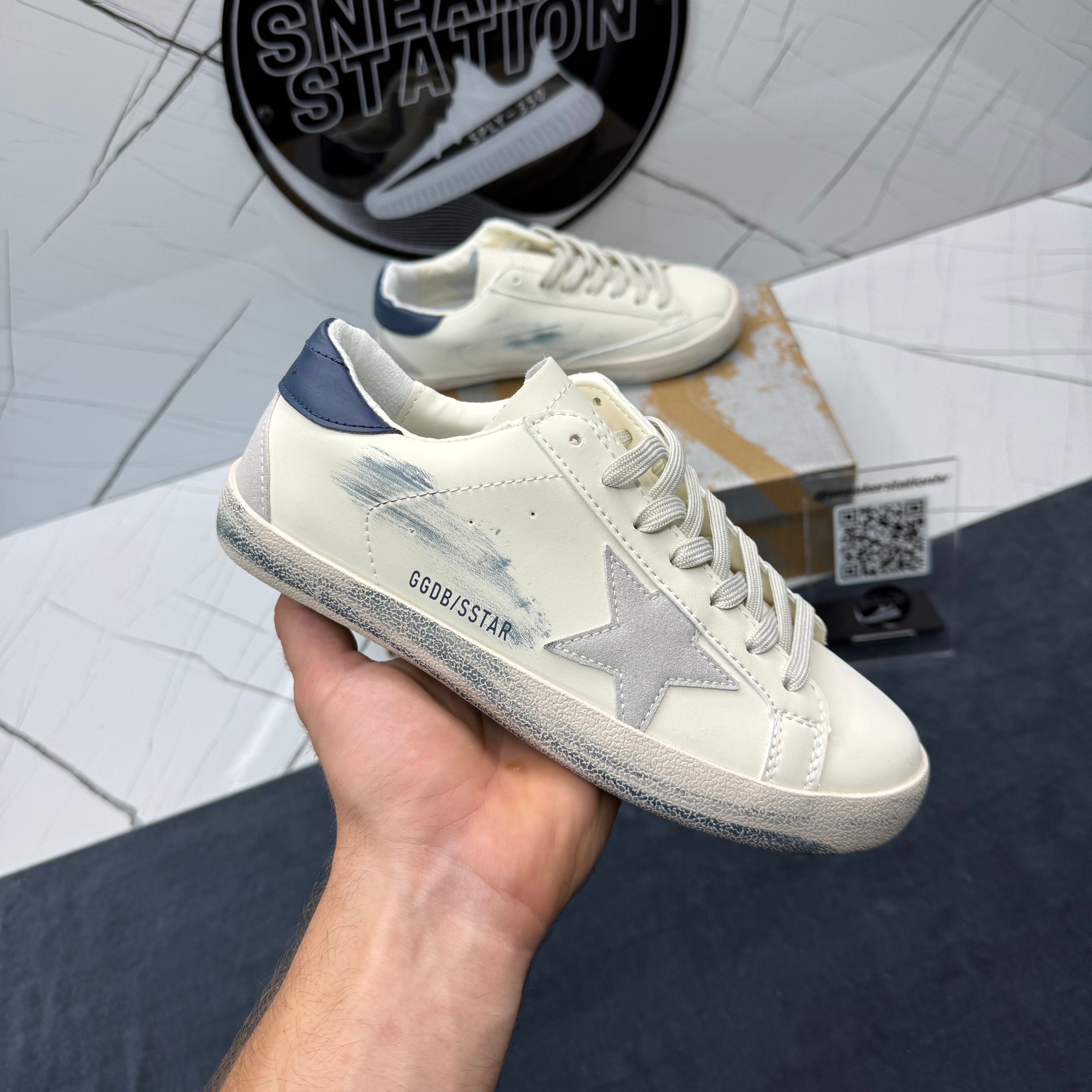 Golden Goose Super-Star Distressed Star