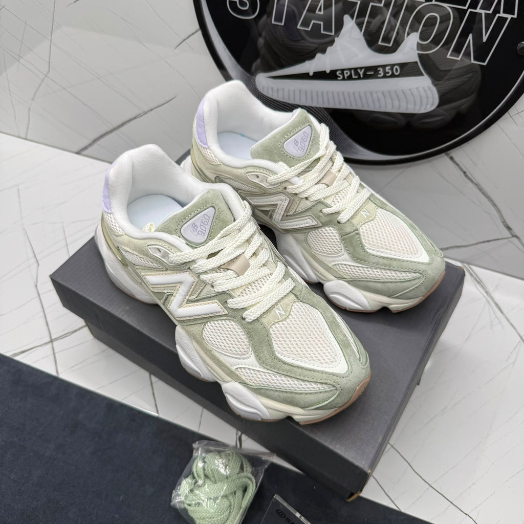 New Balance Sneaker